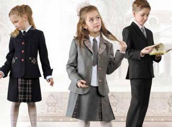 Ruské školní uniformy nebudou ve stylu 50. let, slibuje největší ruský návrhář Slava Zajcev.