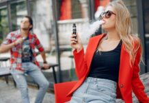 Nikotin je znovu in, jak byl. Jen je to už skrz elektronické cigarety