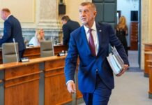 Vláda znovu lepí desítkami miliard korun díry ve zdravotnictví