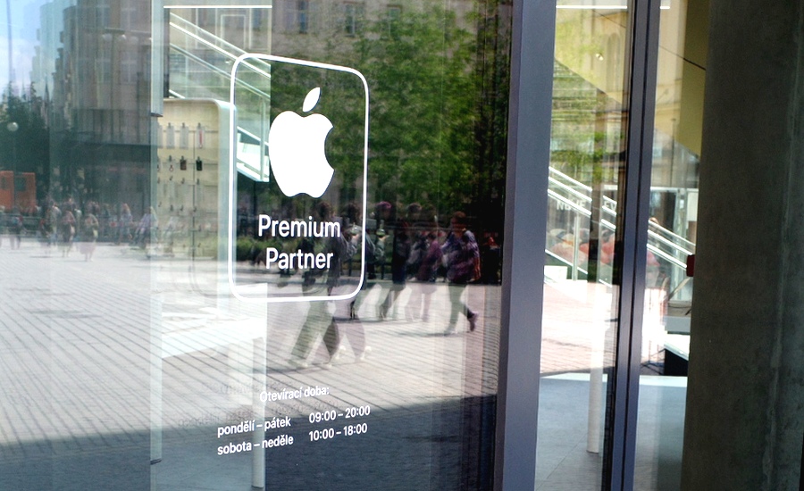 Apple_at
