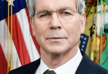 Státní dluh USA dál rychle roste. Ministr Bessent ho chce řešit i stablecoiny